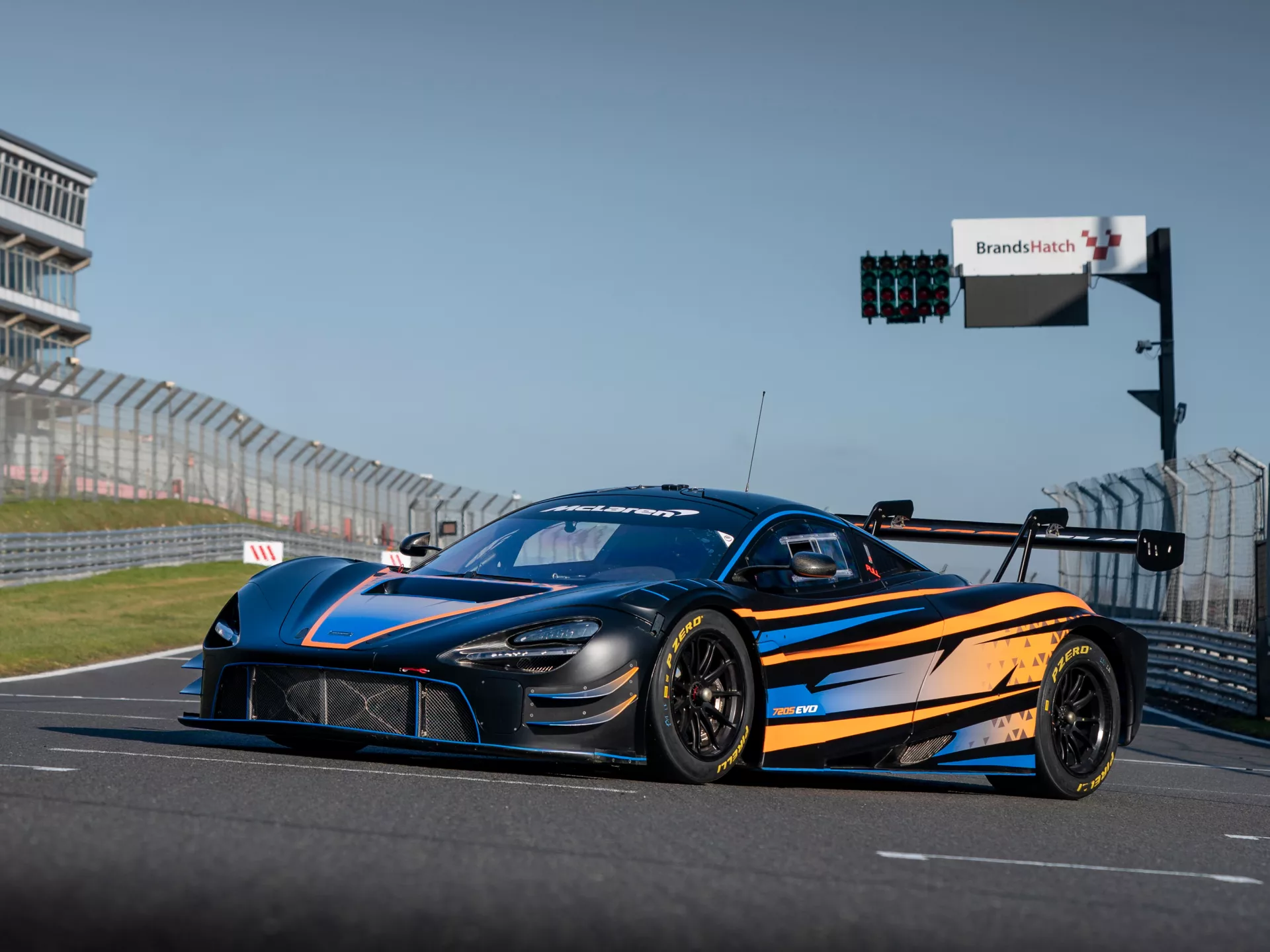 McLaren_720S_GT3_Evo_85c_crop-4x3 Guida al Circuito di Silverstone su ACC