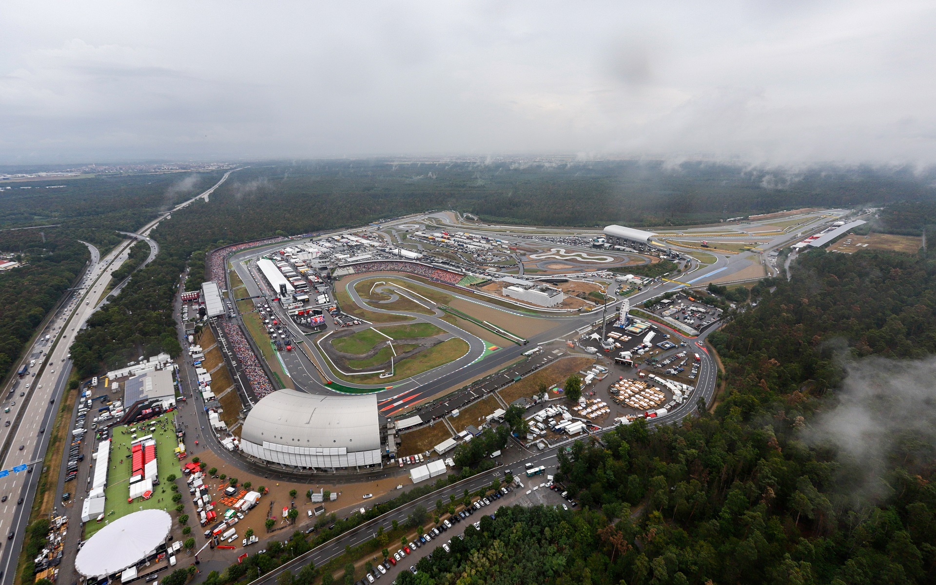 Guida a Curva 1-2 di Hockenheim su RaceRoom